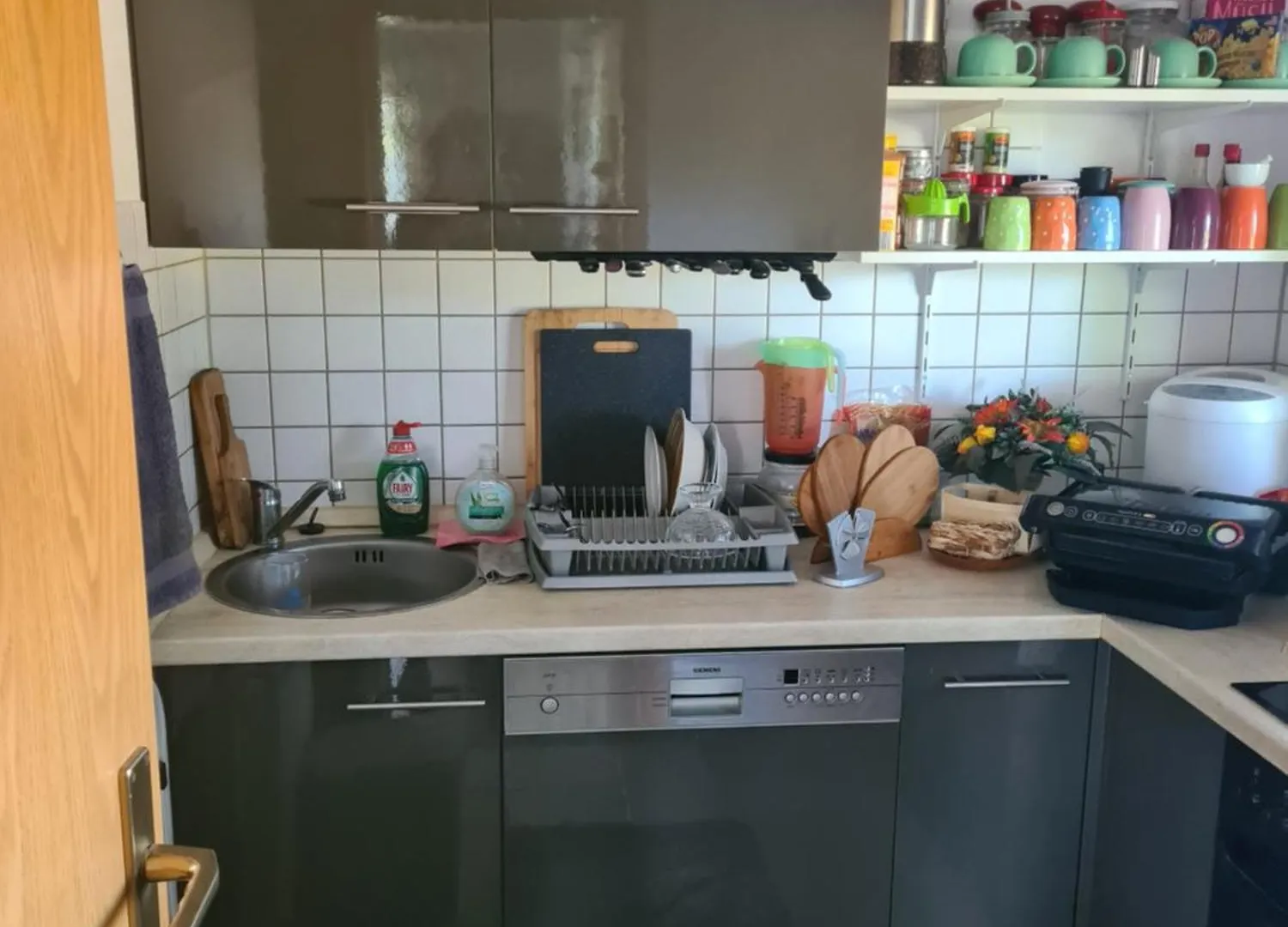 Private Zimmer In Einer Wohngemeinschaft Fuer Die Nacht In Der Naehe Des Flughafens Halle Leipzig Schkeuditz Apartment