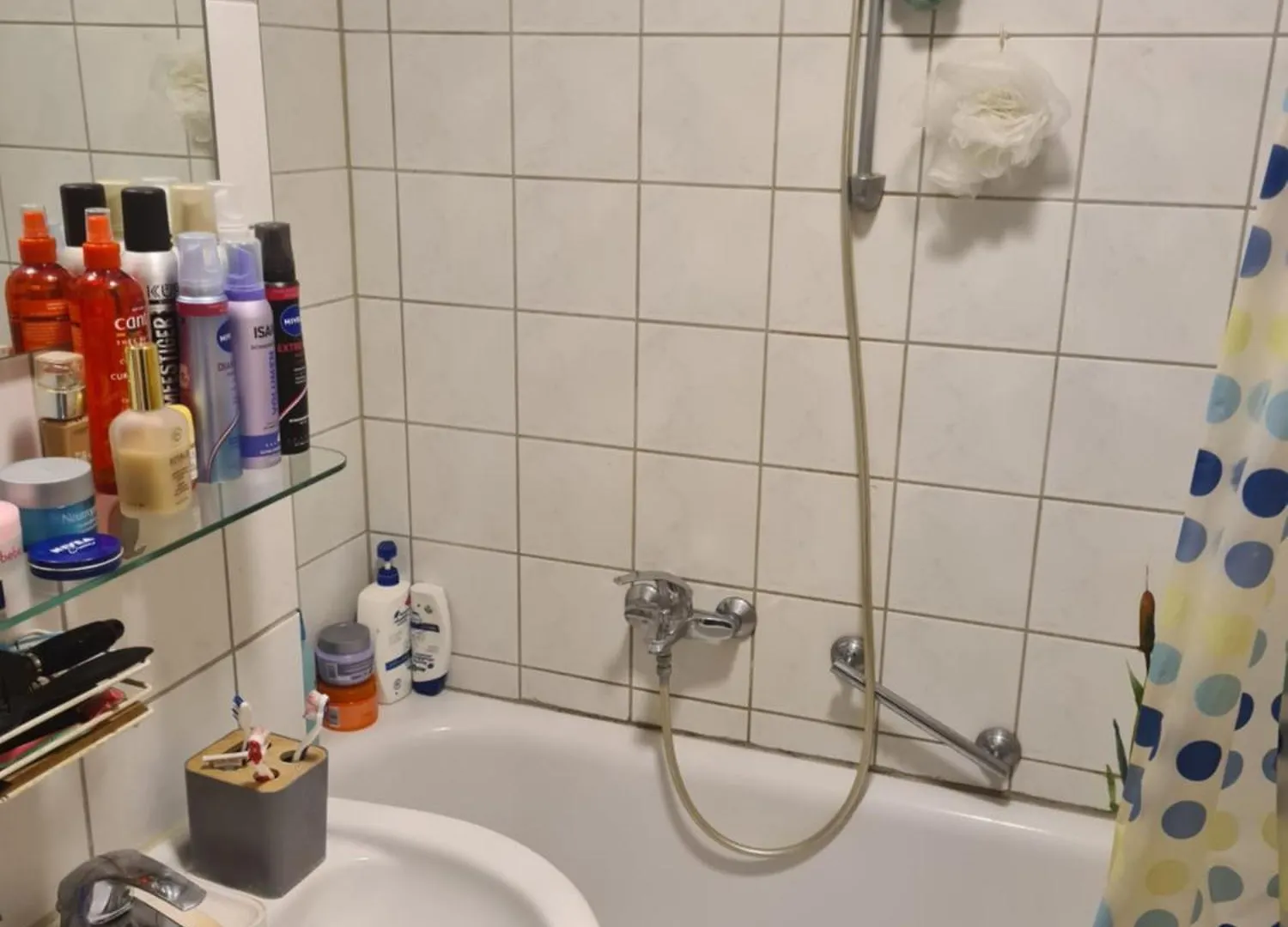Private Zimmer In Einer Wohngemeinschaft Fuer Die Nacht In Der Naehe Des Flughafens Halle Leipzig Schkeuditz Germany