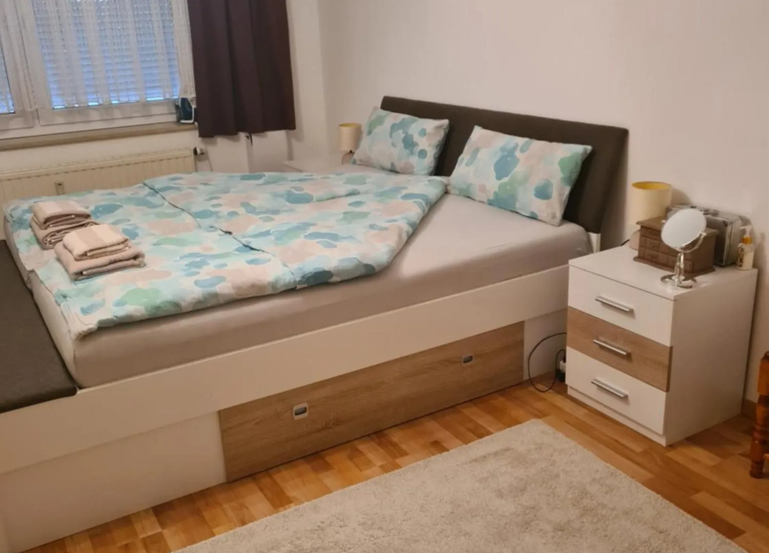 Private Zimmer In Einer Wohngemeinschaft Fuer Die Nacht In Der Naehe Des Flughafens Halle Leipzig Schkeuditz 0*,
