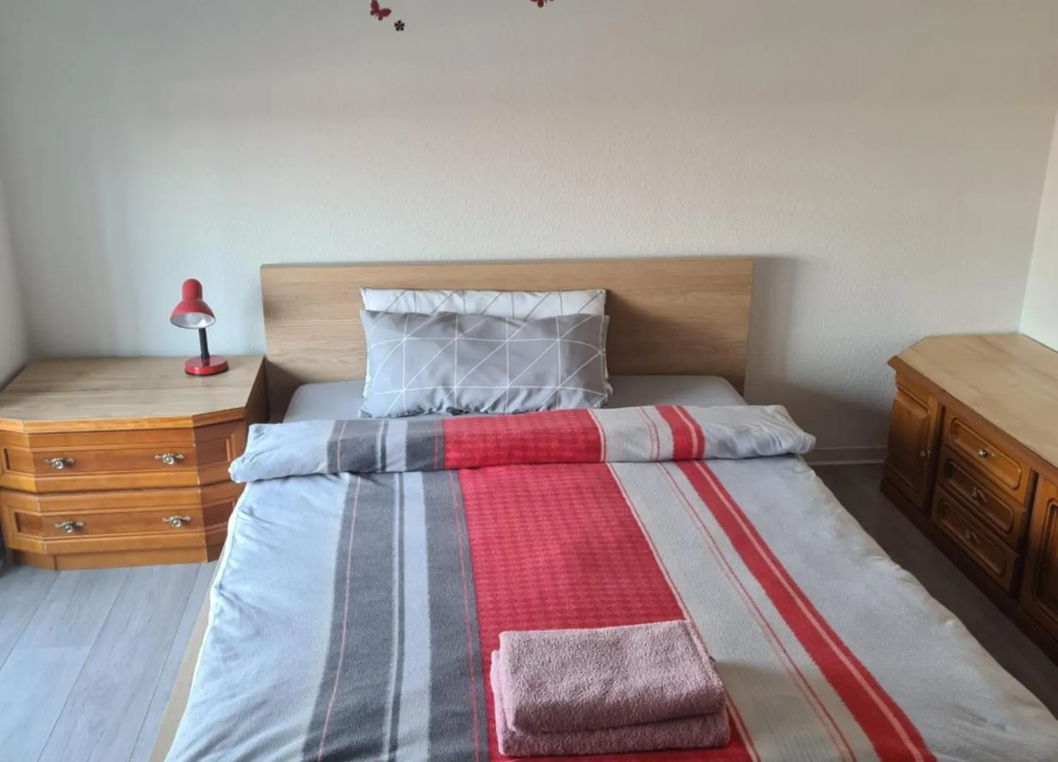 Private Zimmer In Einer Wohngemeinschaft Fuer Die Nacht In Der Naehe Des Flughafens Halle Leipzig Schkeuditz Germany