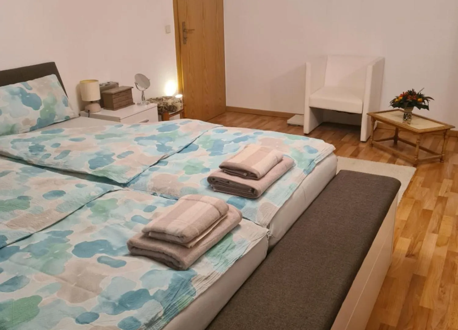 Apartment Private Zimmer In Einer Wohngemeinschaft Fuer Die Nacht In Der Naehe Des Flughafens Halle Leipzig Schkeuditz